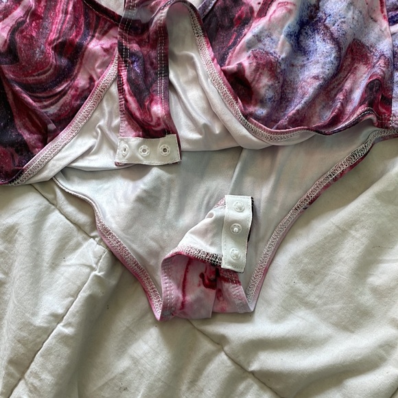Pink marbled bodysuit - Picture 3 of 3